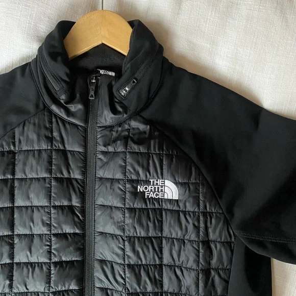 The North Face Mashup Women's Black Jacket - Picture 2 of 3